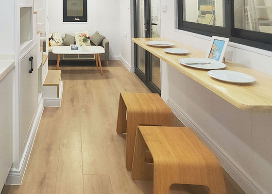 Casa prefabricada diminuta sobre ruedas con dormitorio y baño lista para enviar