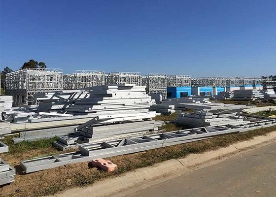 Villa de estructura de acero ligero prefabricada moderna, apartamento con techo de panel sándwich EPS para vivir